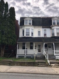 Building Photo - 808 W King St