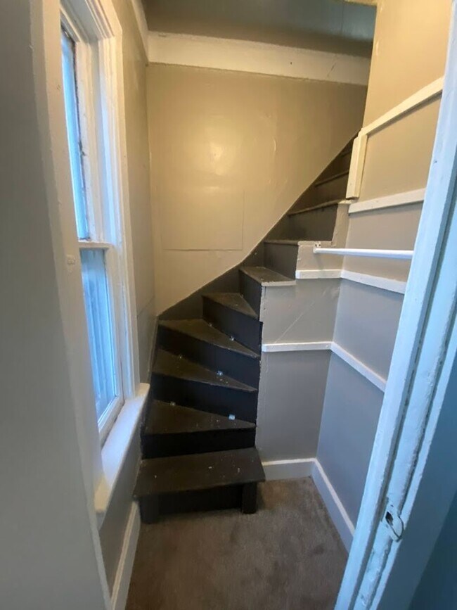 Building Photo - 2415 S 16th St.