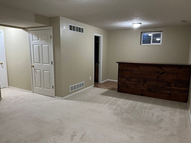 Building Photo - 1034 Doral Dr