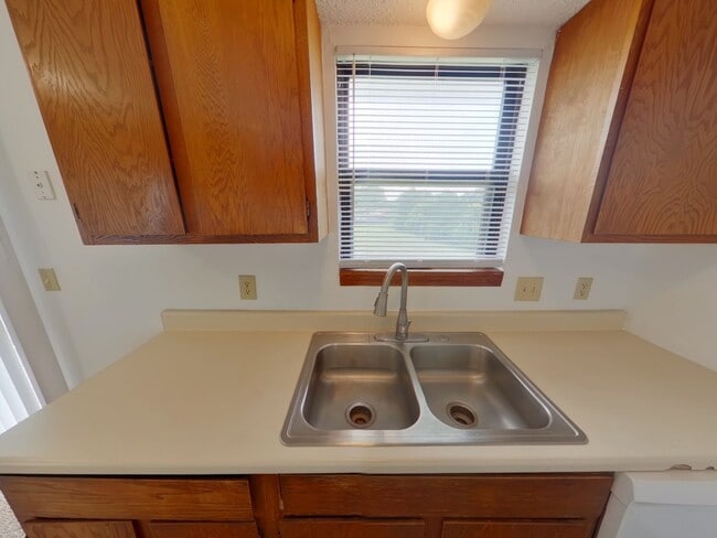 Building Photo - 3960 N Garland Cir