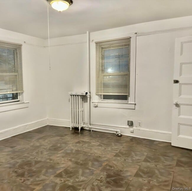 Building Photo - 248 Lawrence Ave