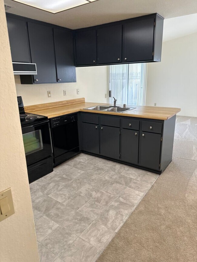 Building Photo - Adorable Rancho 3/2~~!  Please see entire add for viewings!!