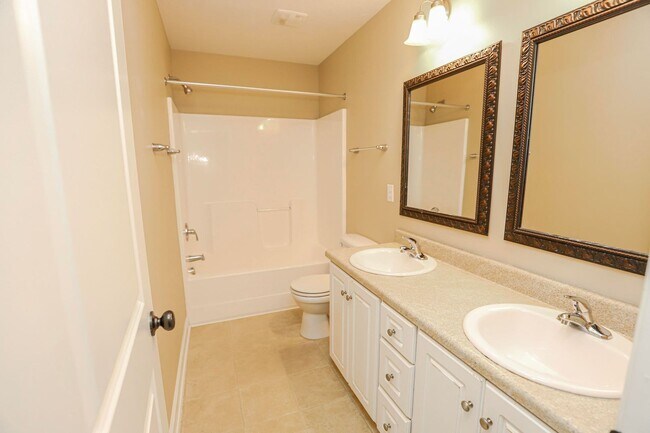 Building Photo - 4 Bedroom 2.5 Bath in Grovetown!