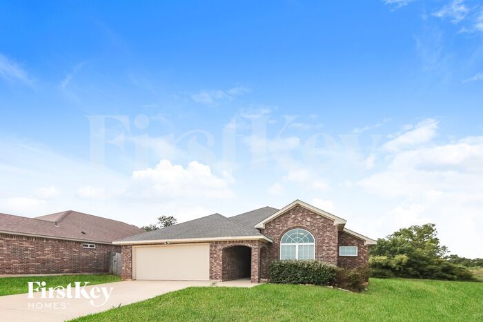 Building Photo - 2708 Beverly Dr