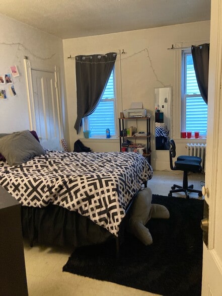 Building Photo - 102 Calumet St