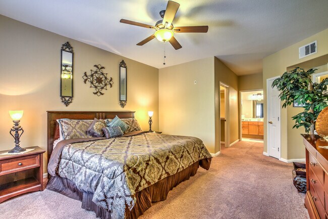 Master Bedroom/En Suite Bathroom - 10525 Autumn Pine Ave
