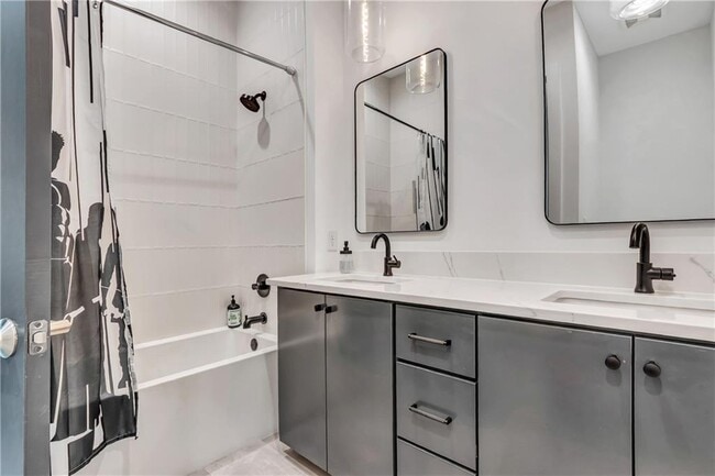 Building Photo - 580 Heatherden Ave