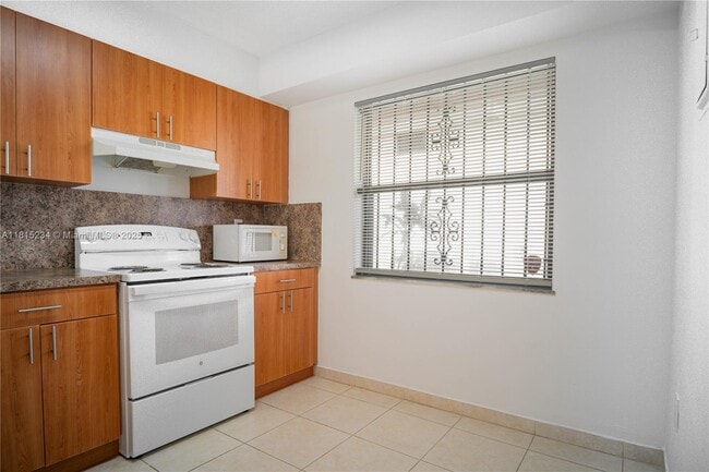 Building Photo - 5851 W 20th Ave
