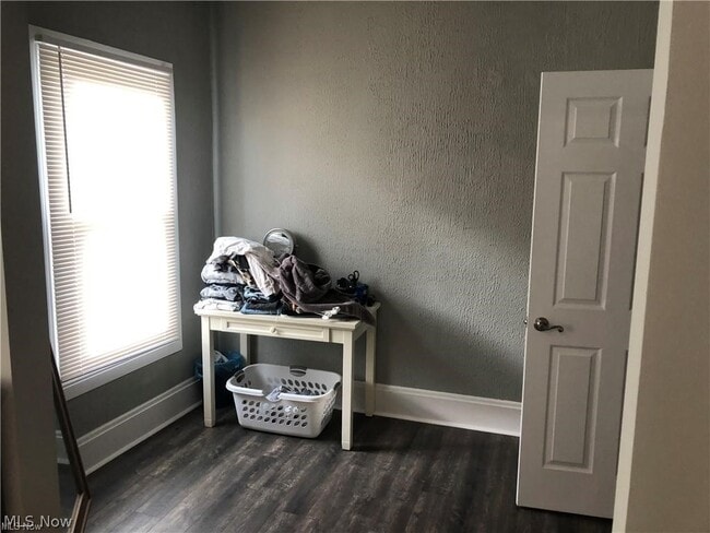 Building Photo - 1387 W 69th St