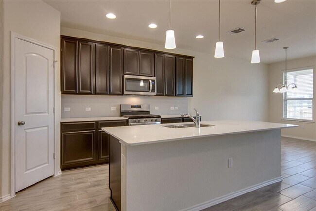 Building Photo - 6621 Hartlage St