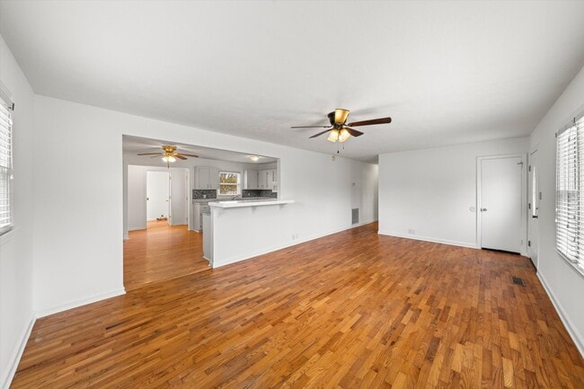 Building Photo - 6929 Mackin Ln