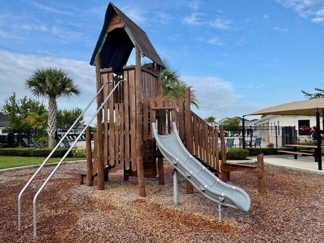 Building Photo - Townhome For Rent in Storey Lake - 3/2.5 w...