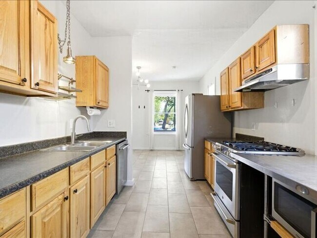 Building Photo - Salt Lake Central: large 3 bedroom, 2 bath + office