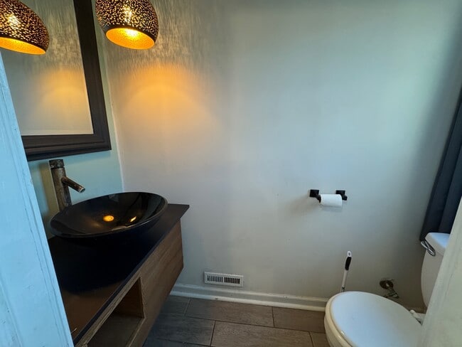 Building Photo - 1208 Toft St