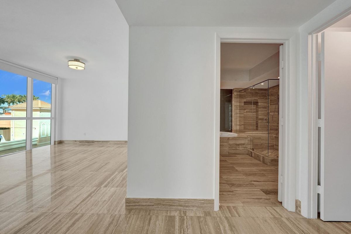 Building Photo - 101 S Fort Lauderdale Beach Blvd