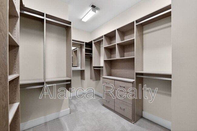 Building Photo - 2727 Grand Union Way