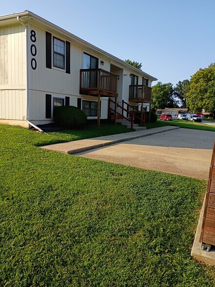 Building Photo - 800 NE Ball Dr