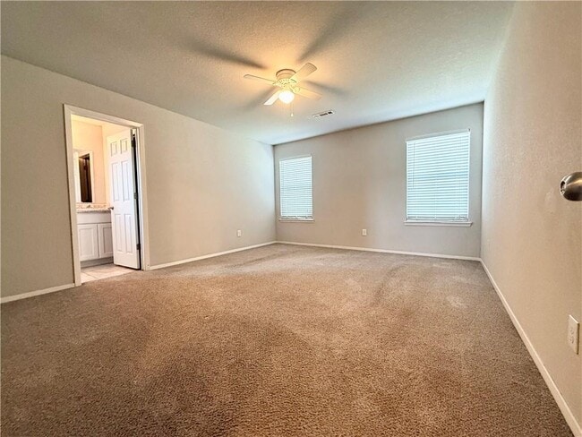 Building Photo - 868 NW Evans Cir