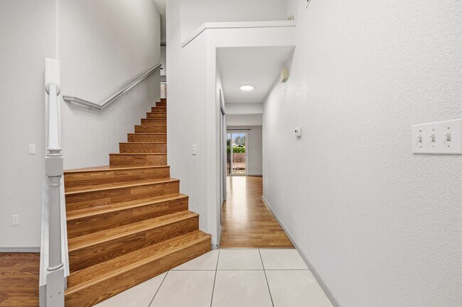 Building Photo - 6748 3rd Way SE