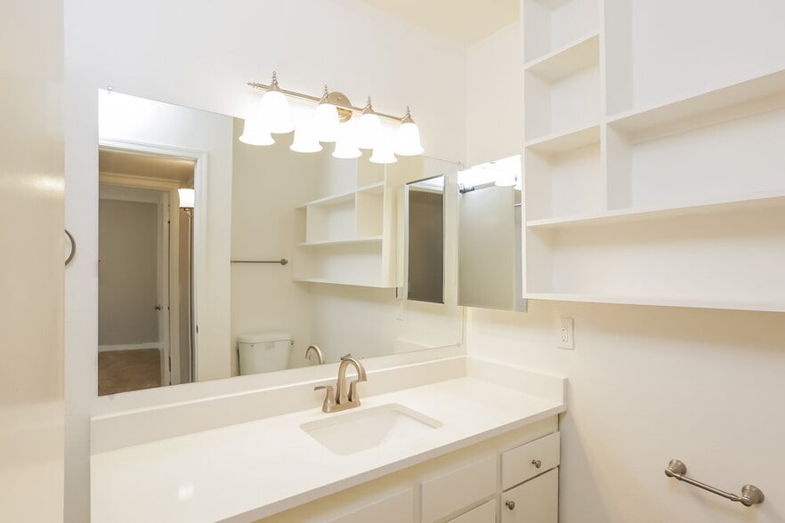 Building Photo - 7030 S 42nd St