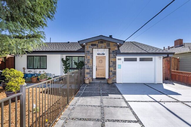 Building Photo - 1009 S Norfolk St