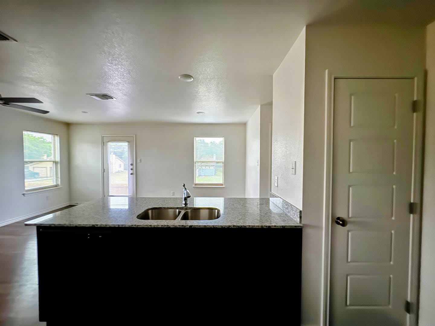 Building Photo - 301 Agua Chiquita Ct