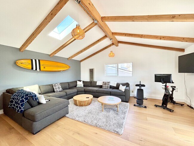 Building Photo - 5209 Wavecrest Way