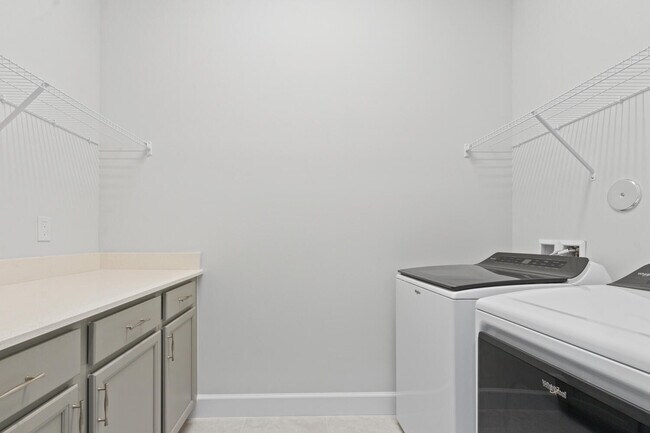 Building Photo - 5579 Liberty Ln
