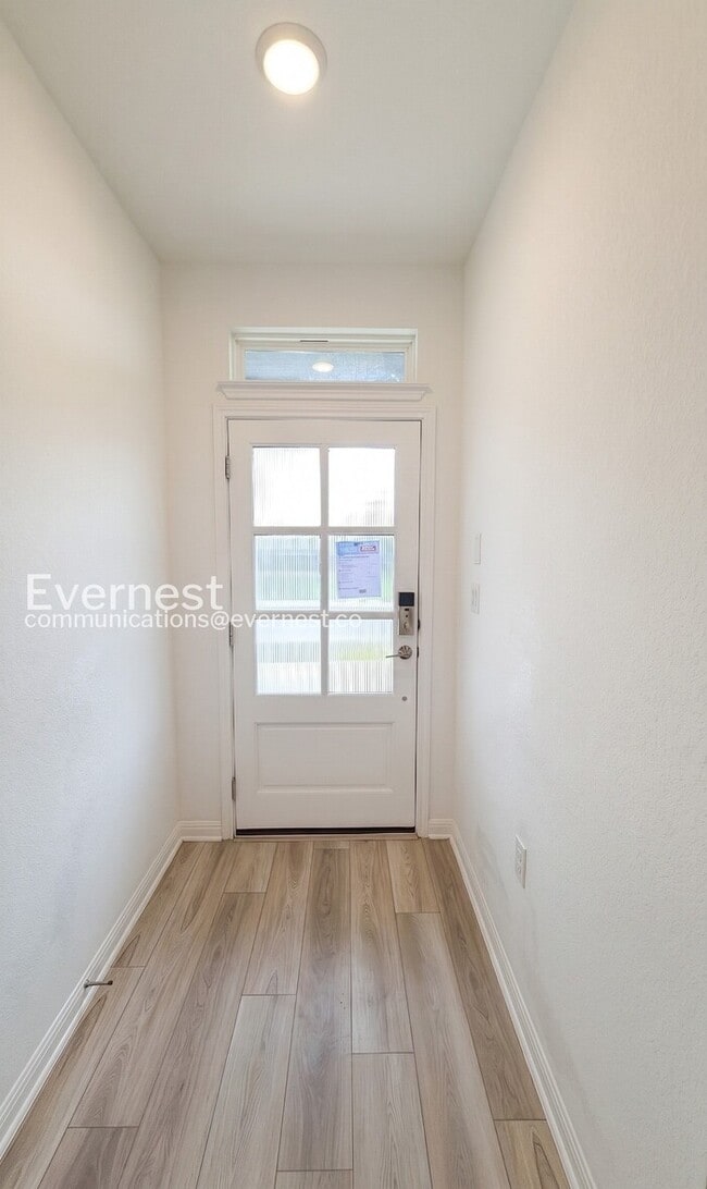 Building Photo - Modern Comfort & Texas Charm Await with Garage / 3 Beds & 1 bath / Available Now!
