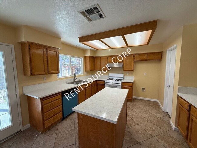 Building Photo - 1602 W Ave H-4