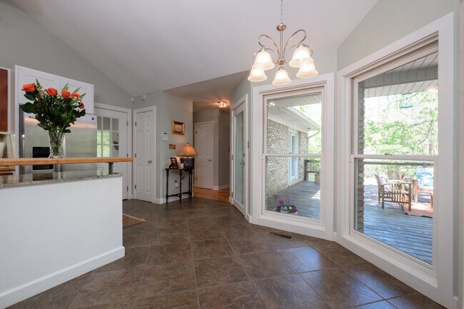 Building Photo - 222 Frazier Ln