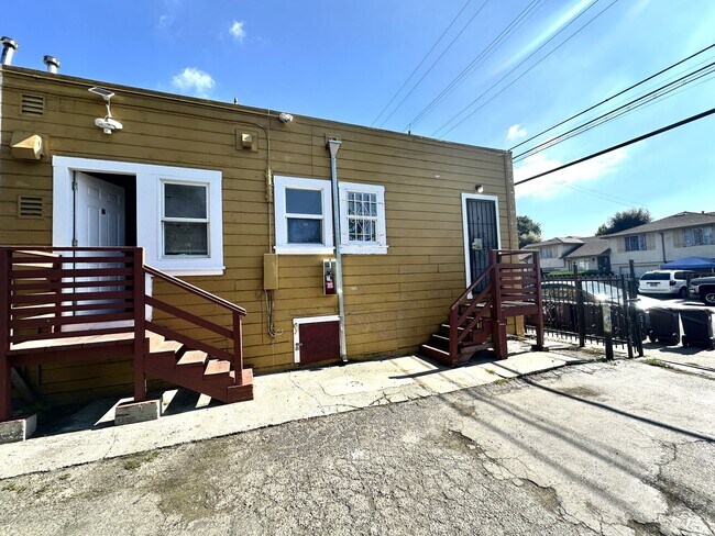 Building Photo - 2648 E 27th St