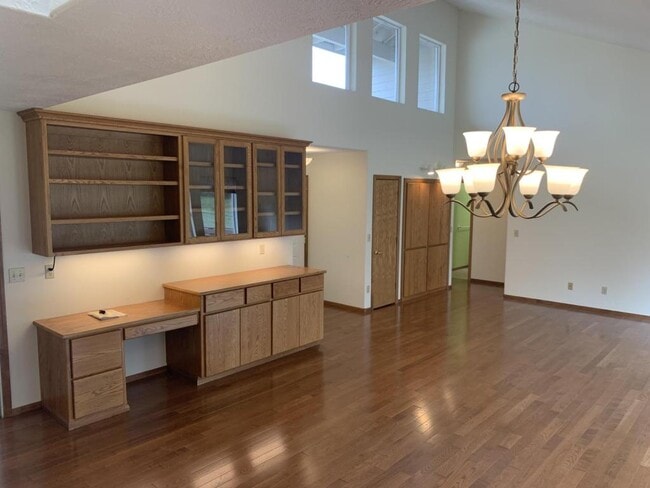 Building Photo - 2931 Cedarwood Ct SE