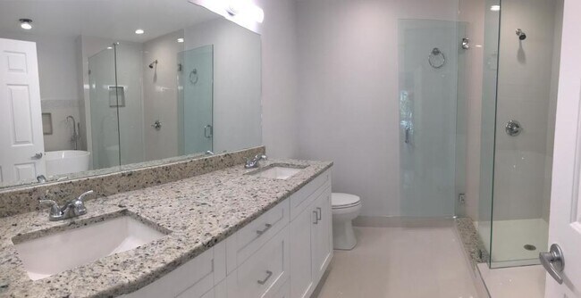 Building Photo - 7870 Granada Pl