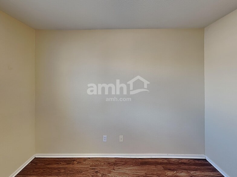 Building Photo - 6327 Hamilton Grove Ave