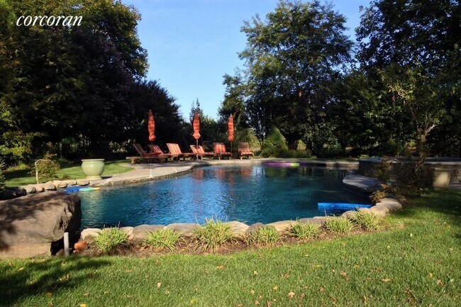 Building Photo - 2782 Montauk Hwy