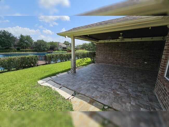 Building Photo - 5650 Horseshoe Falls