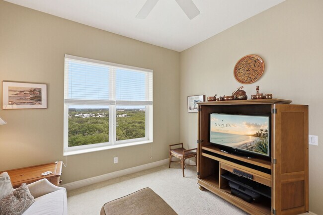 Building Photo - 420 Cove Tower Dr