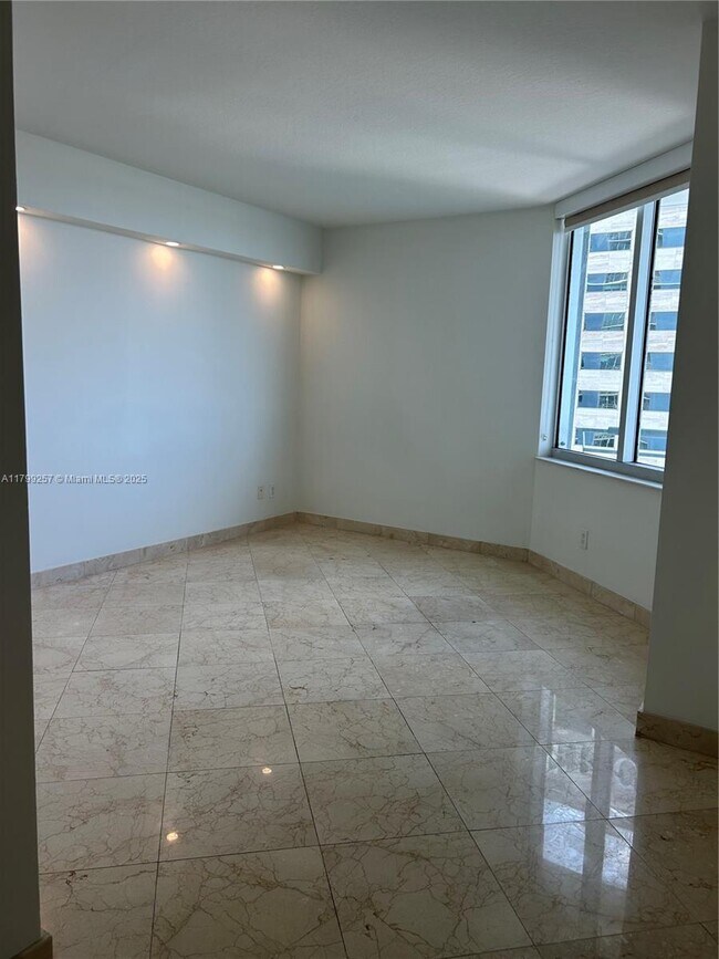 Building Photo - 335 S Biscayne Blvd
