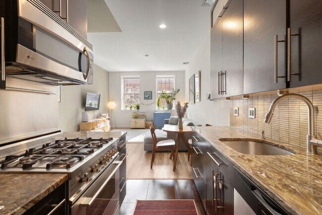 Building Photo - 222 Clinton St