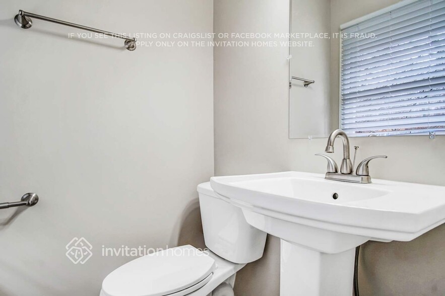 Building Photo - 2407 Cresta Dr