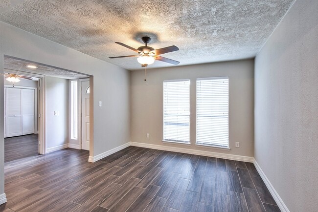 Building Photo - 3415 Pecan Point Dr