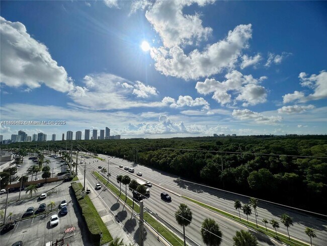 Building Photo - 2903 N Miami Beach Blvd