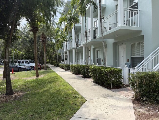 Building Photo - 1333 SW 4th Ct