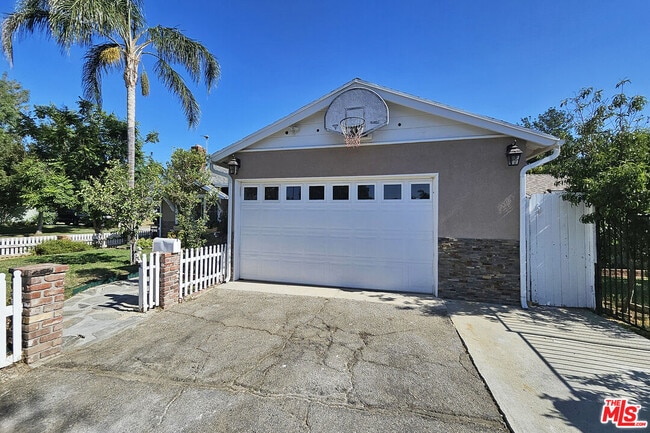Building Photo - 22957 Stagg St
