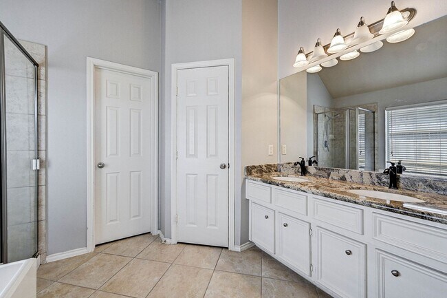 Building Photo - 18923 Bluestone Hollow Ln