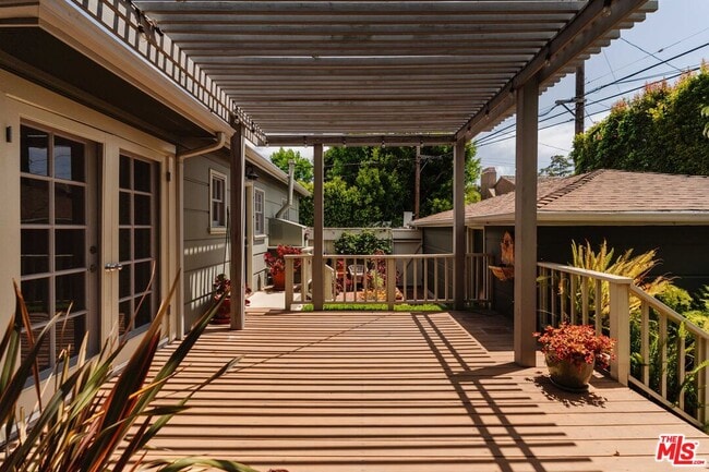 Building Photo - 261 S Carmelina Ave