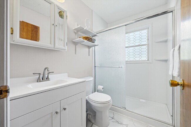 Building Photo - 3 Bedroom / 2 Bathroom Home on .78 Acres