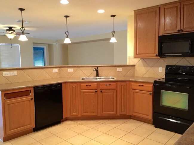 Building Photo - 2019 Woodway Dr