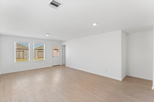 Building Photo - 25392 Carnation Ct